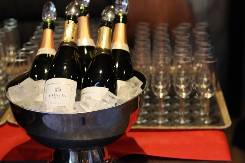 Flessen drank in koeler met ijs